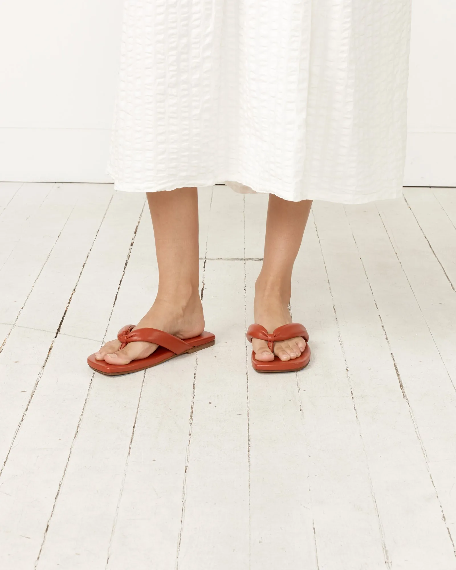 Rusty Sandals: Explore our collection of trendy footwear that will elevate your summer style!